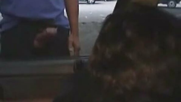 एक लड़की के साथ एक गीली चूत होती है घुसना भोजपुरी सेक्सी फिल्म वीडियो पर के मसाज टेबल
