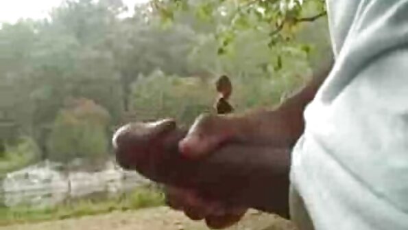 एक भोजपुरी फिल्म सेक्सी बीएफ पतली फ्रेम के साथ एक गोरा उसके गले के नीचे वीर्य प्राप्त कर रहा है